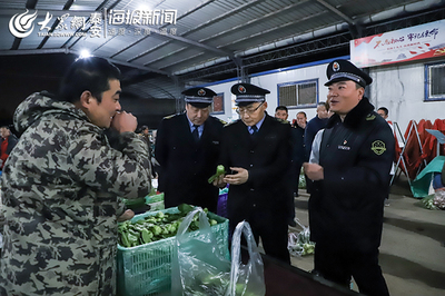 泰安市市場監(jiān)管局“零點行動”夜查食用農(nóng)產(chǎn)品批發(fā)市場，保障食品安全
