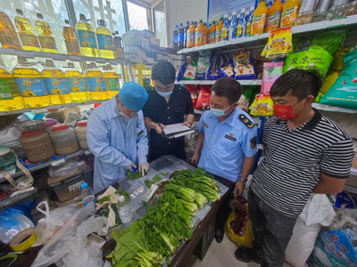 青河縣市監(jiān)局開展批發(fā)店面食用農(nóng)產(chǎn)品快速檢測工作