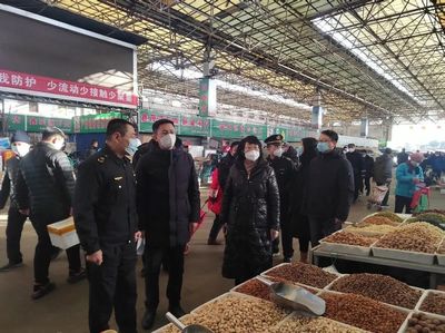 青島市市場監管局副局長李杰赴李滄區開展節日市場食品安全專項督導，聚焦食用農產品批發環節